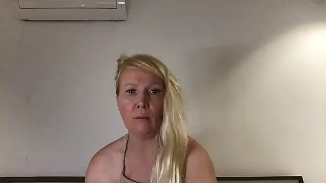 EmmaInLove23 online show from 02/22/25, 02:28