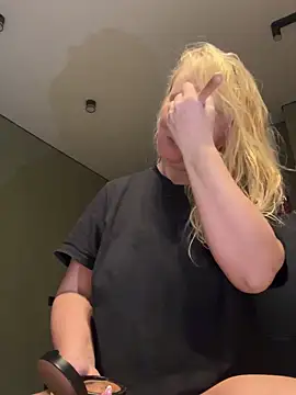 EmmaInLove23 online show from 11/22/25, 02:21