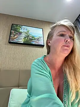 EmmaInLove23 online show from 06/17/26, 01:01