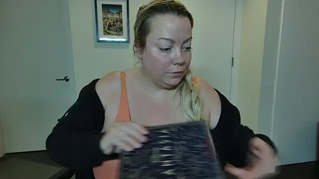 Snapshot of Beauty4AGent chatting on 10/02/25, 01:56 Beauty4AGent online show from 10/02/25, 01:56