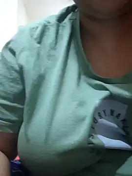 Snapshot of _Redwine_ chatting on 02/10/25, 04:58  Redwine  online show from 02/10/25, 04:58