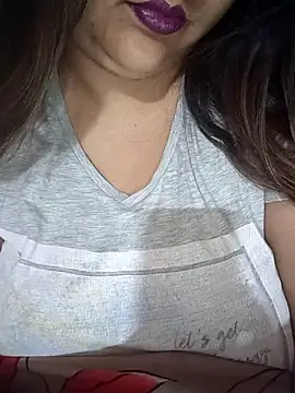 Snapshot of _Redwine_ chatting on 02/24/25, 06:15  Redwine  online show from 02/24/25, 06:15