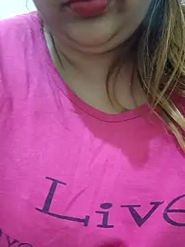 Snapshot of _Redwine_ chatting on 03/08/25, 03:02  Redwine  online show from 03/08/25, 03:02