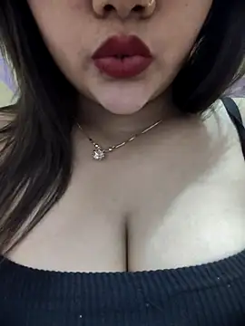 Snapshot of _Redwine_ chatting on 03/18/25, 03:42  Redwine  online show from 03/18/25, 03:42