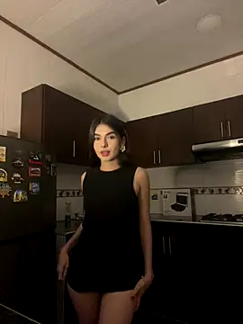 Snapshot of Coralinee_01 chatting on 11/21/25, 12:21 Coralinee 01 online show from 11/21/25, 12:21