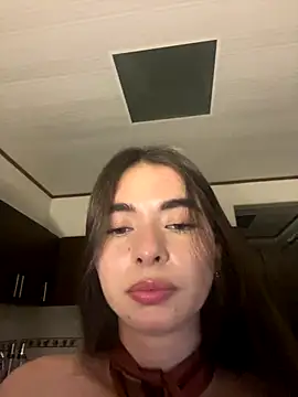 Snapshot of Coralinee_01 chatting on 12/17/25, 02:28 Coralinee 01 online show from 12/17/25, 02:28