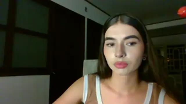 Snapshot of Coralinee_01 chatting on 01/08/26, 12:24 Coralinee 01 online show from 01/08/26, 12:24