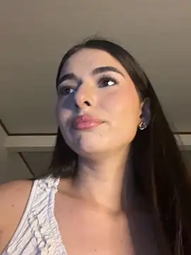 Snapshot of Coralinee_01 chatting on 03/07/26, 12:40 Coralinee 01 online show from 03/07/26, 12:40