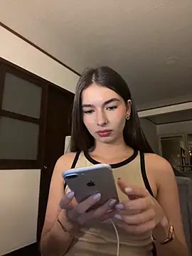 Snapshot of Coralinee_01 chatting on 05/14/26, 12:28 Coralinee 01 online show from 05/14/26, 12:28