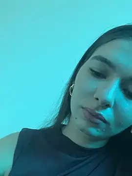 Snapshot of Coralinee_01 chatting on 05/14/26, 05:09 Coralinee 01 online show from 05/14/26, 05:09