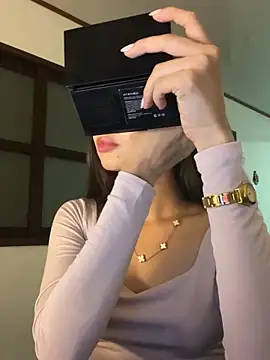 Snapshot of Coralinee_01 chatting on 05/16/26, 11:25 Coralinee 01 online show from 05/16/26, 11:25
