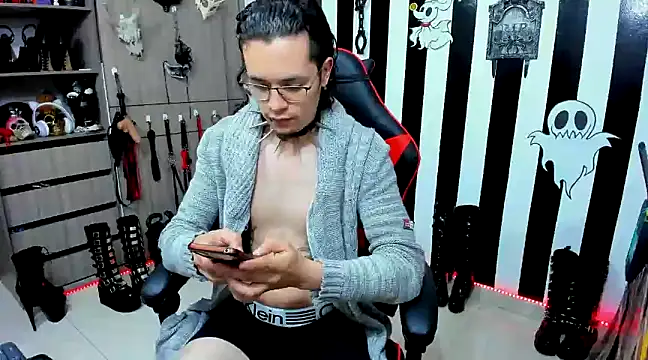 Snapshot of daven56 chatting on 12/10/24, 07:32 daven56 online show from 12/10/24, 07:32