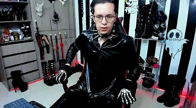 Snapshot of daven56 chatting on 12/12/24, 01:17 daven56 online show from 12/12/24, 01:17