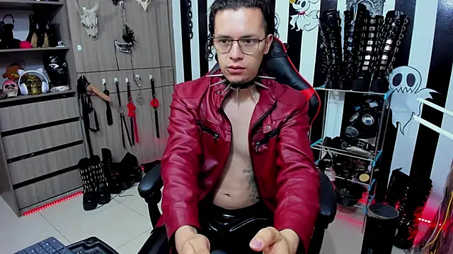 Snapshot of daven56 chatting on 12/27/24, 01:18 daven56 online show from 12/27/24, 01:18