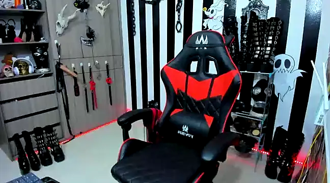 Snapshot of daven56 chatting on 12/29/24, 01:17 daven56 online show from 12/29/24, 01:17