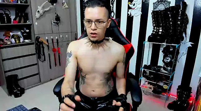 Snapshot of daven56 chatting on 01/16/25, 01:25 daven56 online show from 01/16/25, 01:25