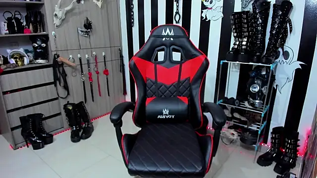 Snapshot of daven56 chatting on 02/08/25, 01:11 daven56 online show from 02/08/25, 01:11