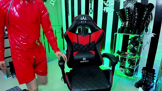 Snapshot of daven56 chatting on 02/13/25, 01:37 daven56 online show from 02/13/25, 01:37