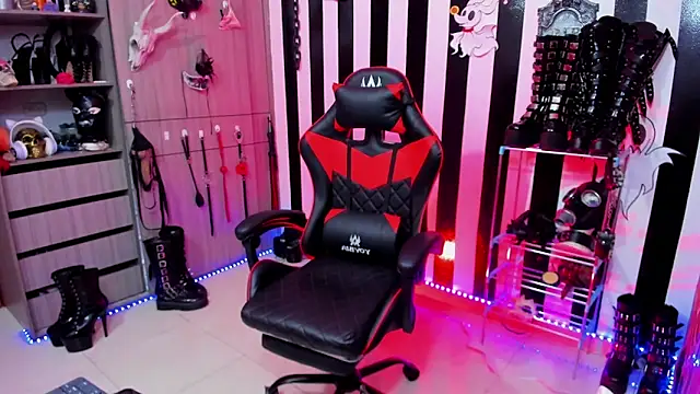 Snapshot of daven56 chatting on 02/26/25, 01:19 daven56 online show from 02/26/25, 01:19