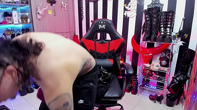 Snapshot of daven56 chatting on 09/18/25, 01:13 daven56 online show from 09/18/25, 01:13