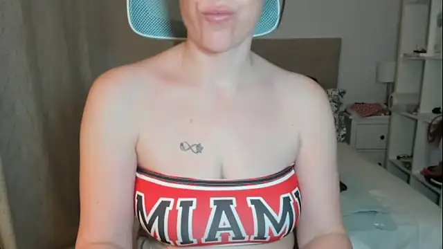 Snapshot of emmita69_ chatting on 04/21/26, 02:26 emmita69 online show from 04/21/26, 02:26
