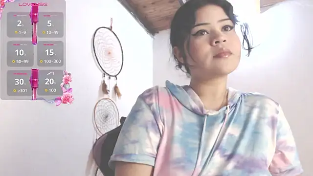 Snapshot of Amara18_ chatting on 11/19/25, 01:11 Amara18 online show from 11/19/25, 01:11