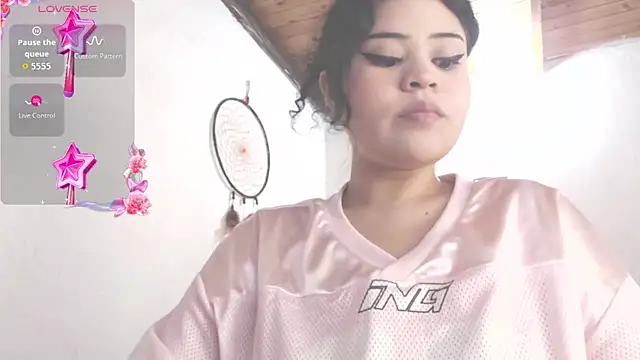 Snapshot of Amara18_ chatting on 12/03/25, 01:57 Amara18 online show from 12/03/25, 01:57