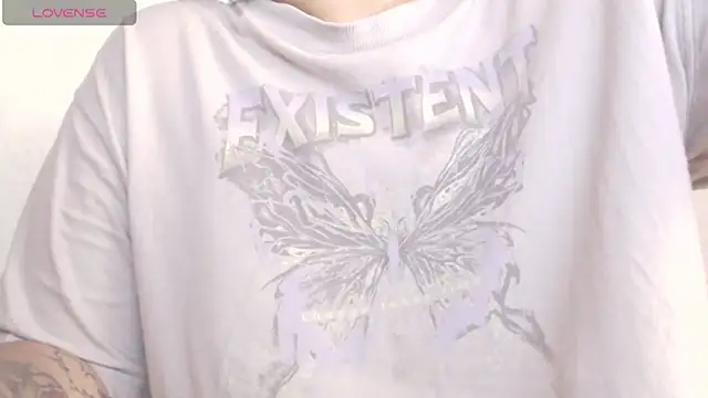 Snapshot of Amara18_ chatting on 04/11/26, 06:23 Amara18 online show from 04/11/26, 06:23