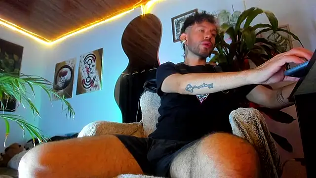 LatinMilk  online show from 04/26/26, 01:58