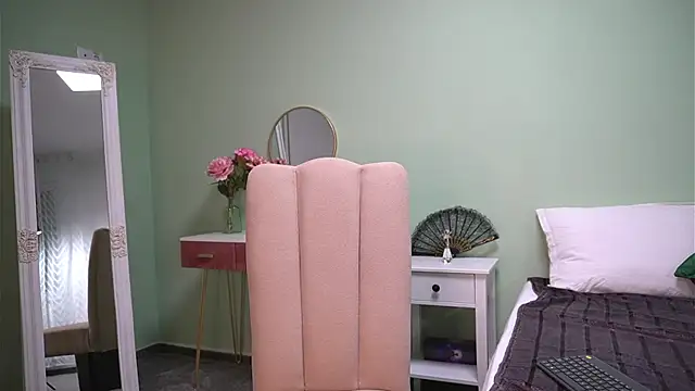 HaileyMoonn online show from 10/20/25, 04:02