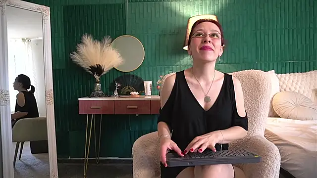HaileyMoonn online show from 06/05/26, 03:57