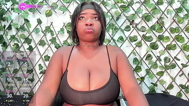 Snapshot of AlondraFerri1 chatting on 12/04/25, 11:19 AlondraFerri1 online show from 12/04/25, 11:19