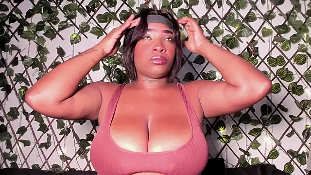 Snapshot of AlondraFerri1 chatting on 12/16/25, 03:00 AlondraFerri1 online show from 12/16/25, 03:00