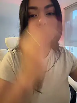 Snapshot of PetitLumiere chatting on 12/31/24, 10:45 PetitLumiere online show from 12/31/24, 10:45