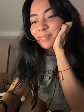 Snapshot of PetitLumiere chatting on 10/17/25, 04:04 PetitLumiere online show from 10/17/25, 04:04