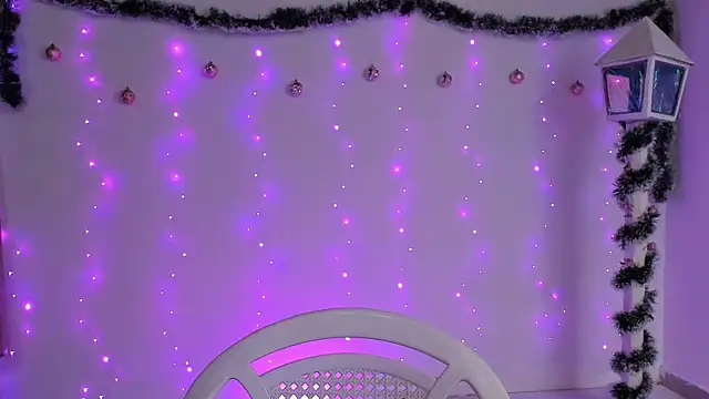 Snapshot of cute_roxana_ chatting on 12/28/24, 10:23 cute roxana  online show from 12/28/24, 10:23