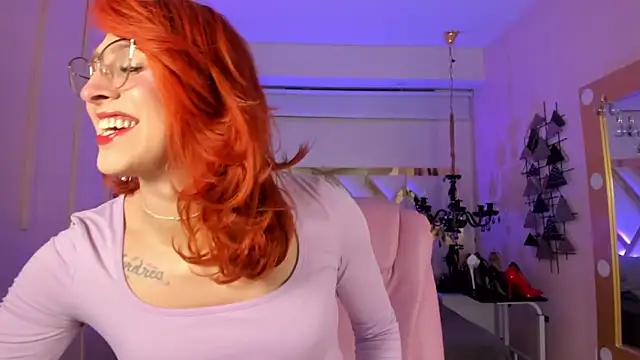 Snapshot of Juliana_Saenzz chatting on 02/19/25, 12:00 Juliana Saenzz online show from 02/19/25, 12:00