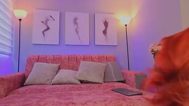 Snapshot of Juliana_Saenzz chatting on 10/24/25, 12:45 Juliana Saenzz online show from 10/24/25, 12:45