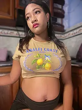 Snapshot of AleezaFrench chatting on 03/06/26, 01:40 AleezaFrench online show from 03/06/26, 01:40