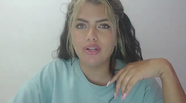 Snapshot of sweetkitty_16 chatting on 03/05/25, 08:00 sweetkitty 16 online show from 03/05/25, 08:00