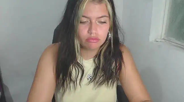 Snapshot of sweetkitty_16 chatting on 03/11/25, 03:37 sweetkitty 16 online show from 03/11/25, 03:37