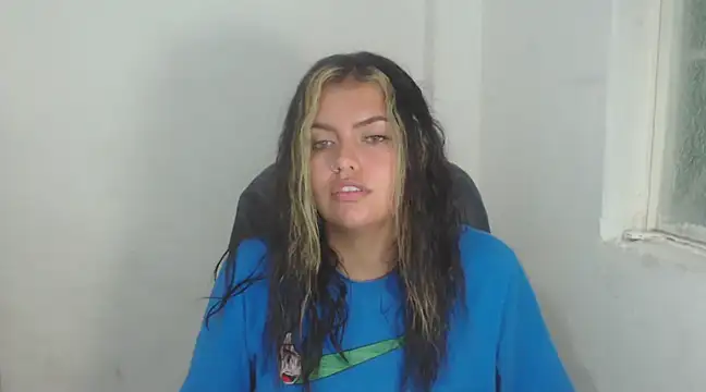 Snapshot of sweetkitty_16 chatting on 03/18/25, 02:04 sweetkitty 16 online show from 03/18/25, 02:04