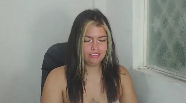 Snapshot of sweetkitty_16 chatting on 03/22/25, 04:14 sweetkitty 16 online show from 03/22/25, 04:14