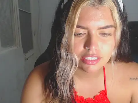 Snapshot of sweetkitty_16 chatting on 09/10/25, 01:05 sweetkitty 16 online show from 09/10/25, 01:05