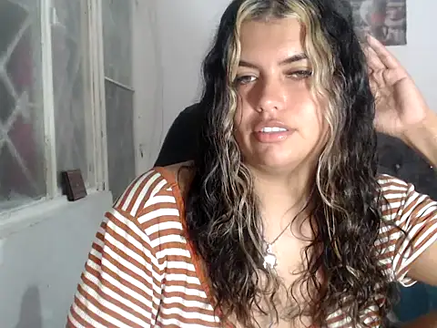 Snapshot of sweetkitty_16 chatting on 09/26/25, 08:02 sweetkitty 16 online show from 09/26/25, 08:02