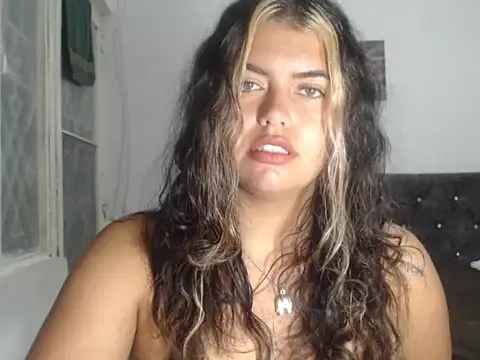 Snapshot of sweetkitty_16 chatting on 10/02/25, 11:23 sweetkitty 16 online show from 10/02/25, 11:23