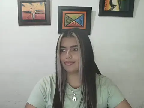 Snapshot of sweetkitty_16 chatting on 10/17/25, 03:42 sweetkitty 16 online show from 10/17/25, 03:42