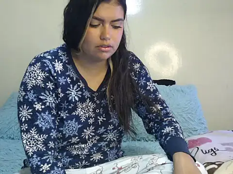 Snapshot of sweetkitty_16 chatting on 04/15/26, 07:21 sweetkitty 16 online show from 04/15/26, 07:21