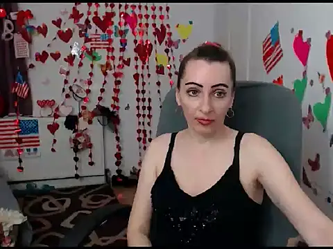 Snapshot of EvelynAngell chatting on 02/05/25, 11:44 EvelynAngell online show from 02/05/25, 11:44