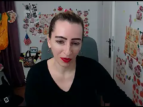 Snapshot of EvelynAngell chatting on 10/07/25, 09:39 EvelynAngell online show from 10/07/25, 09:39